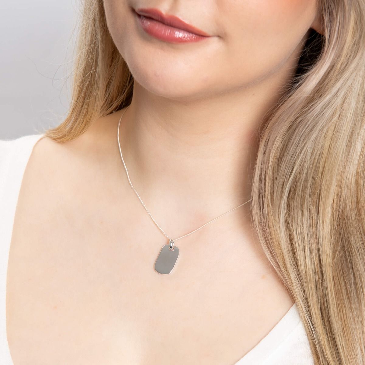 Collana White Rounded Tag